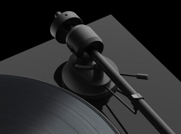 E1 Black Tonearm Lifestyle 9