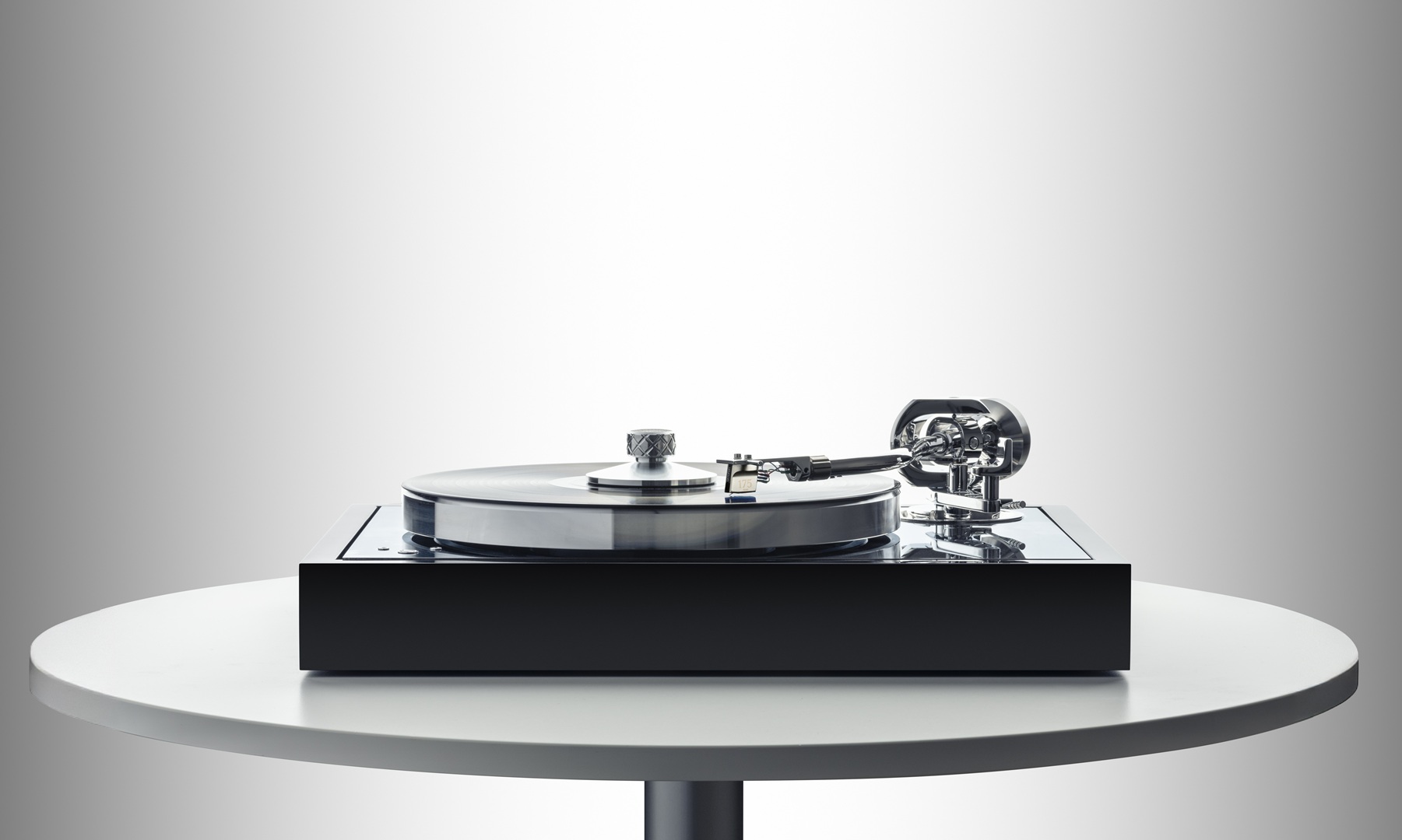 Pro-Ject The Classic Reference: aktueller Plattenspieler mit Subchassis und EVO 9 AS HG